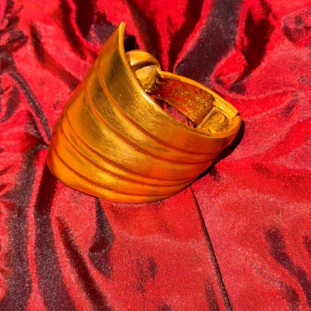 Couture Mobwife VTG Gold Cuff